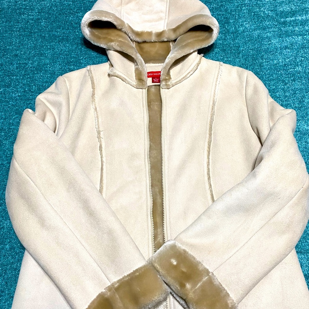 Gloria Vanderbilt woman coat